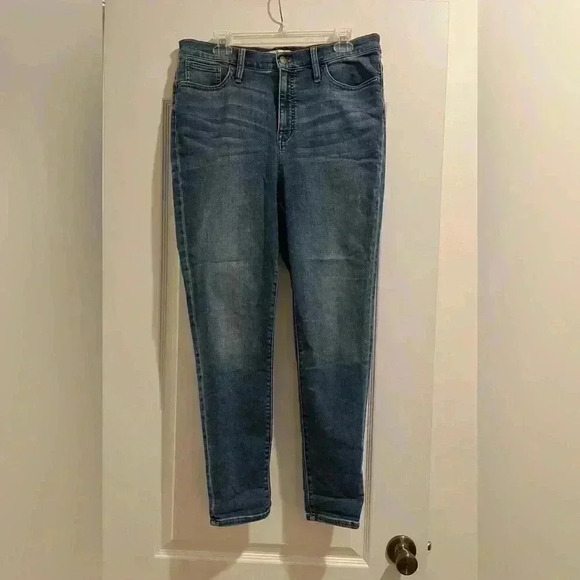 10" High-Rise Roadtripper Authentic Skinny Jeans (SZ 32) - Picture 2 of 6